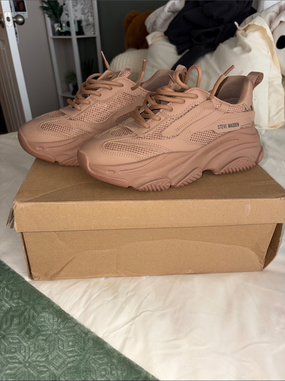 Steve Madden Women's Chunky Sneaker in Rose Tan